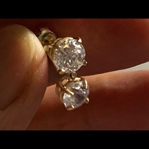 14k gold single earring.  Firm